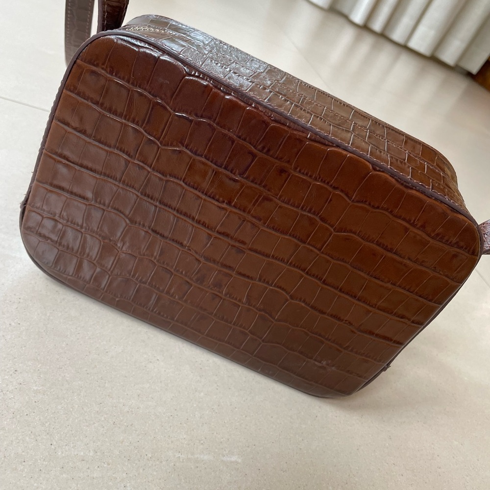 Cuyana Brown Croc-Embossed Leather Crossbody Bag - Picture 7 of 15